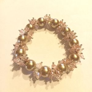 Silver tone and pink beaded stretch Bracelet.   Adorable!